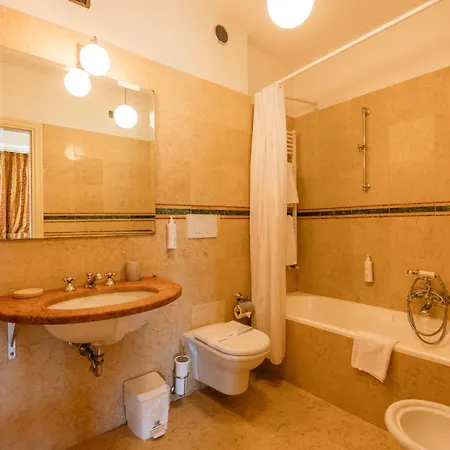 Hotel Sofia 4*